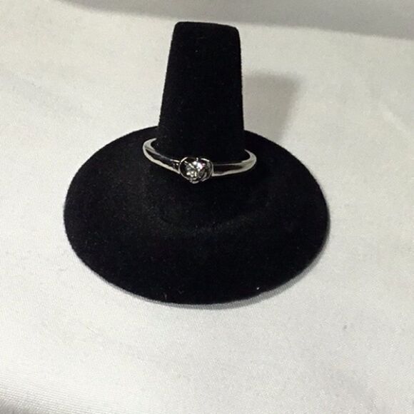 Simple Heart Setting Fashion Ring (G2) - Picture 6 of 6